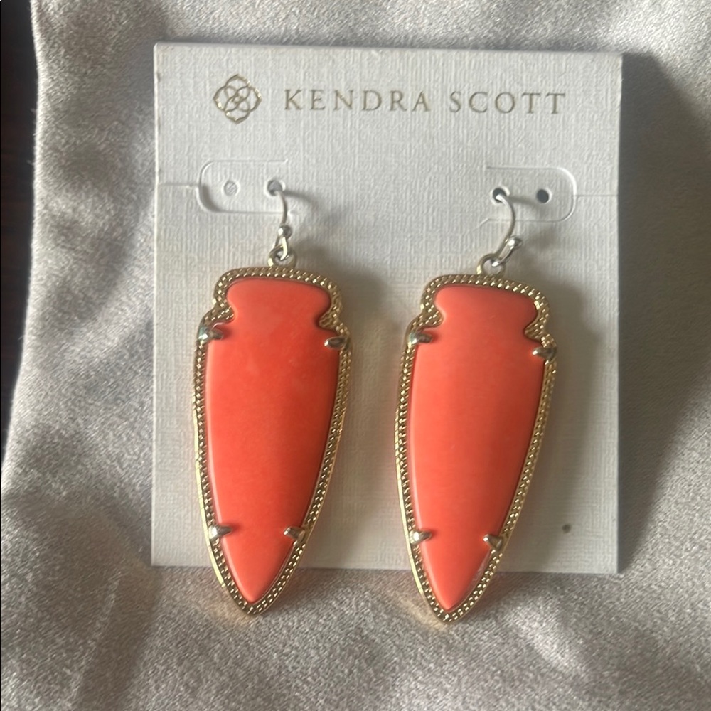 Kendra Scott Skylar coral Earrings